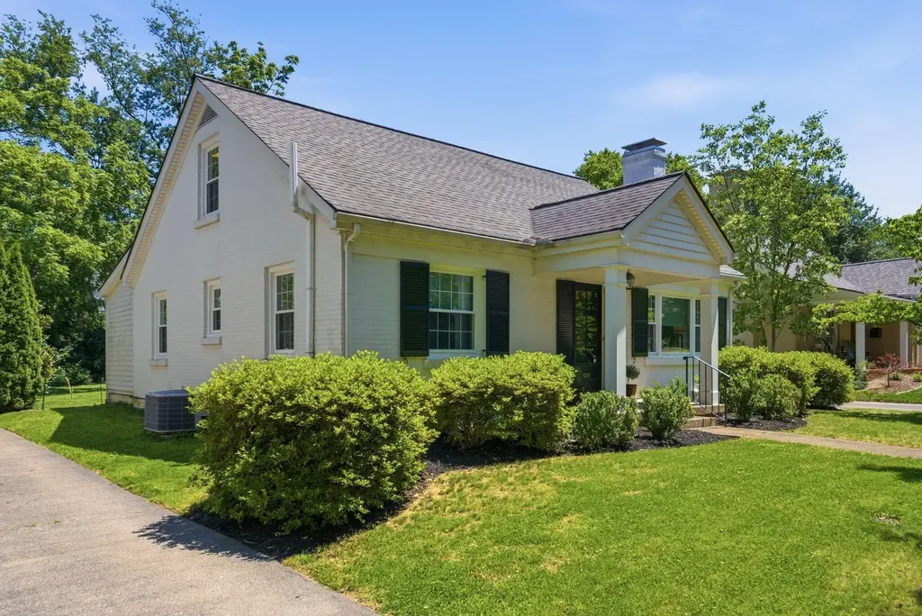1221 Providence Lane Lexington KY 40502