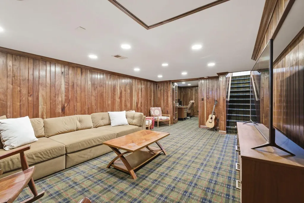 1221 Providence Lane Lexington KY 40502
