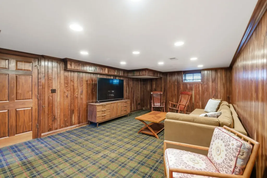 1221 Providence Lane Lexington KY 40502