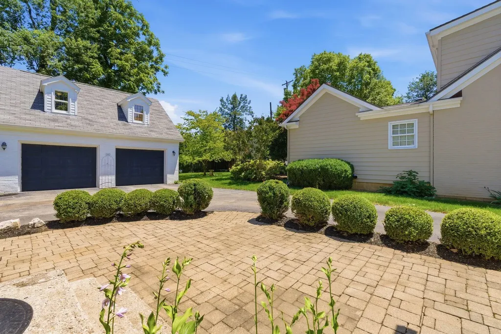 1221 Providence Lane Lexington KY 40502