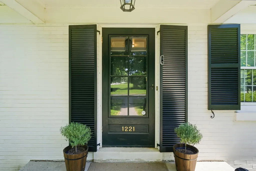1221 Providence Lane Lexington KY 40502