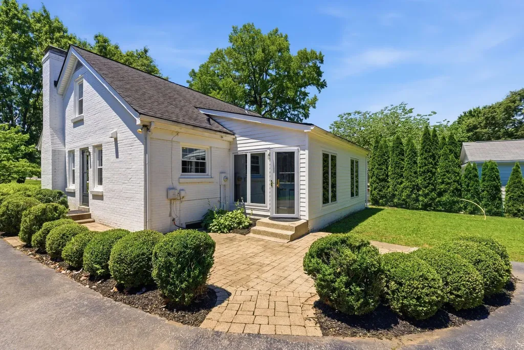 1221 Providence Lane Lexington KY 40502