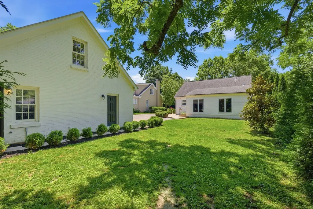 1221 Providence Lane Lexington KY 40502