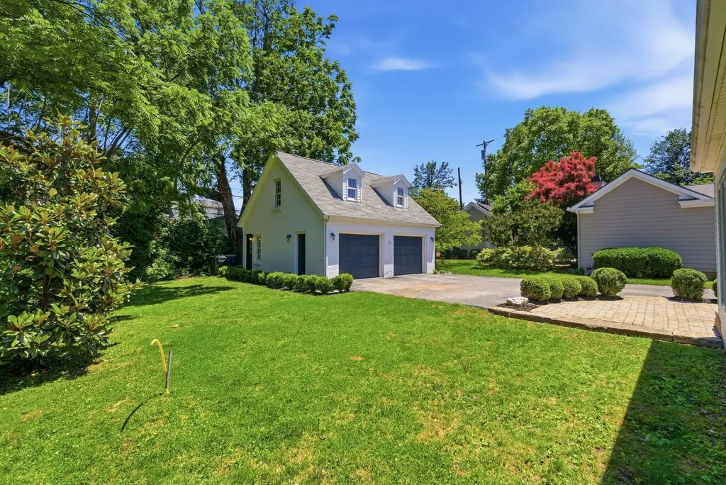 1221 Providence Lane Lexington KY 40502