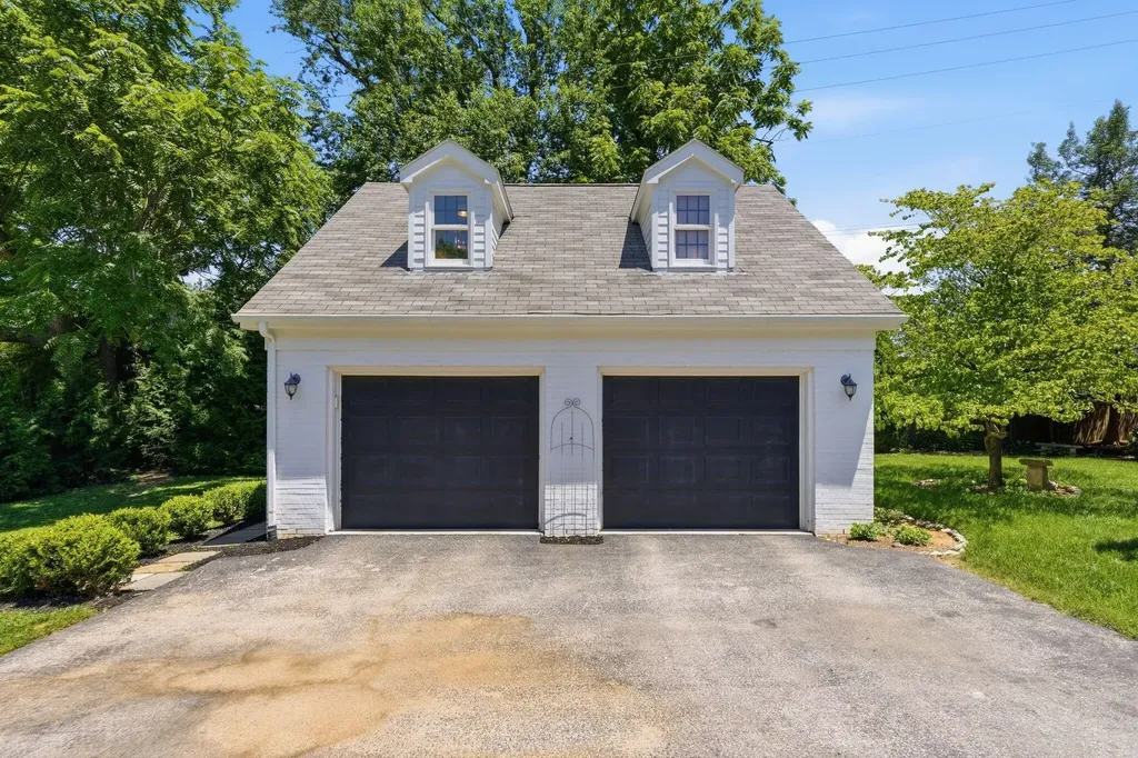 1221 Providence Lane Lexington KY 40502