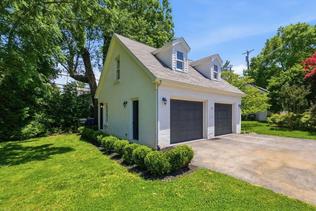 1221 Providence Lane Lexington KY 40502