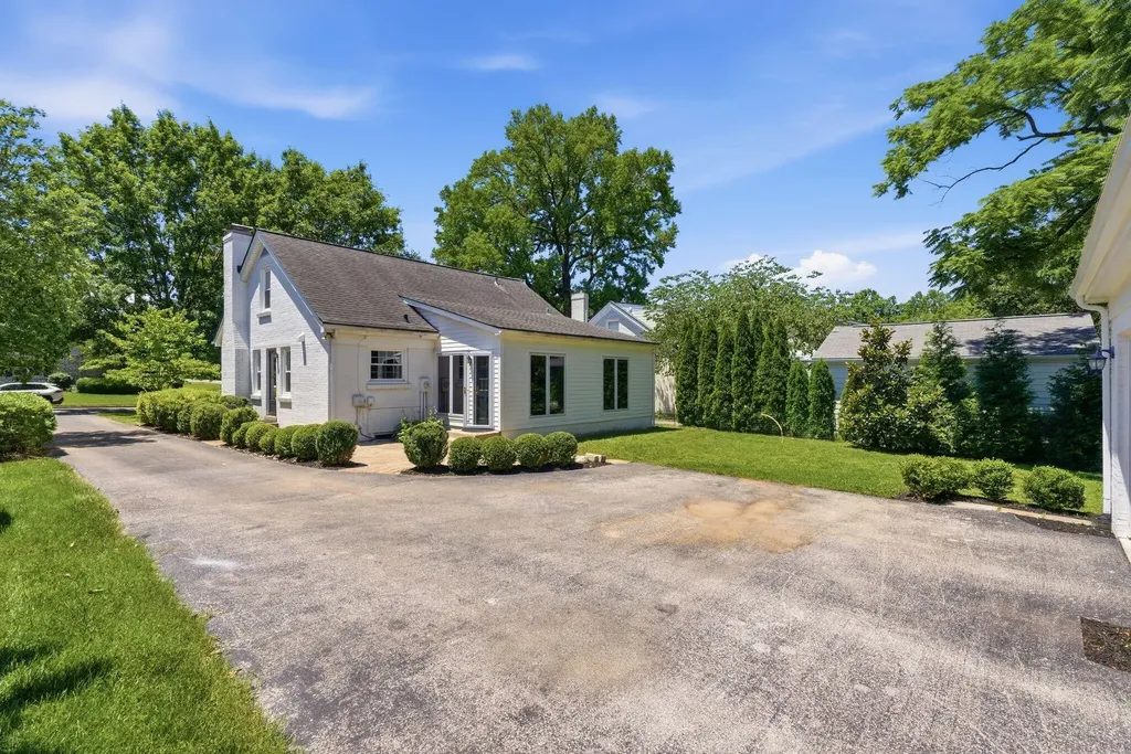 1221 Providence Lane Lexington KY 40502