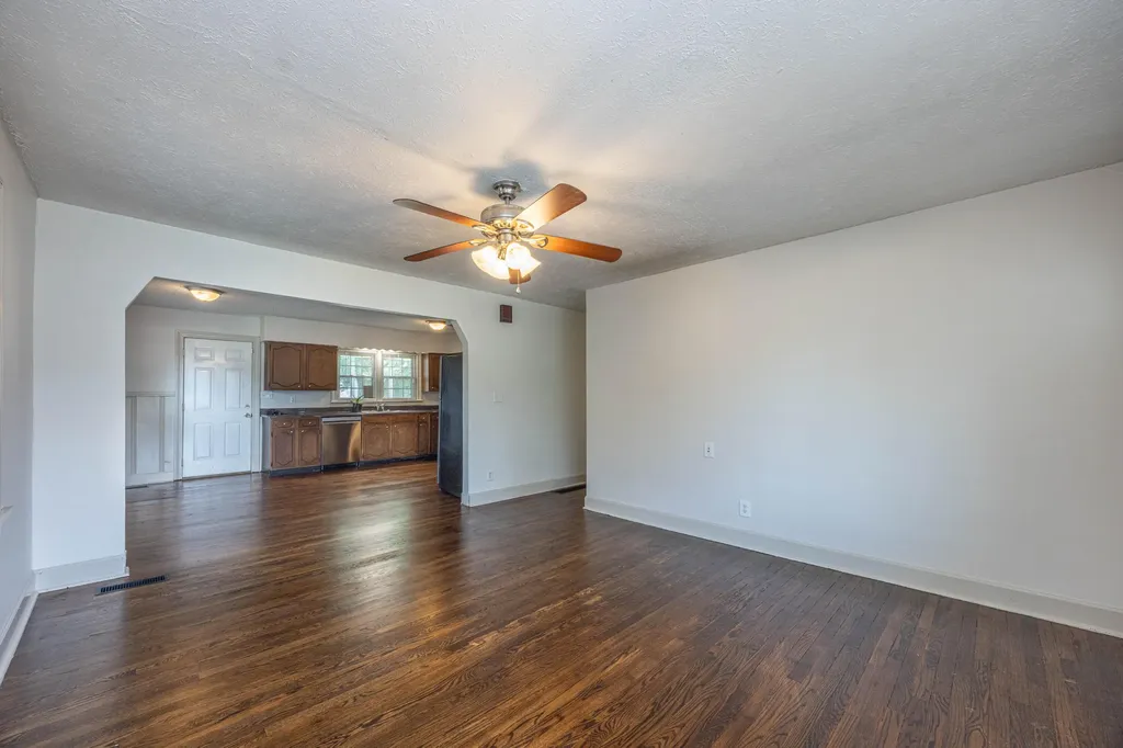 1925 Brent Street Paris KY 40361