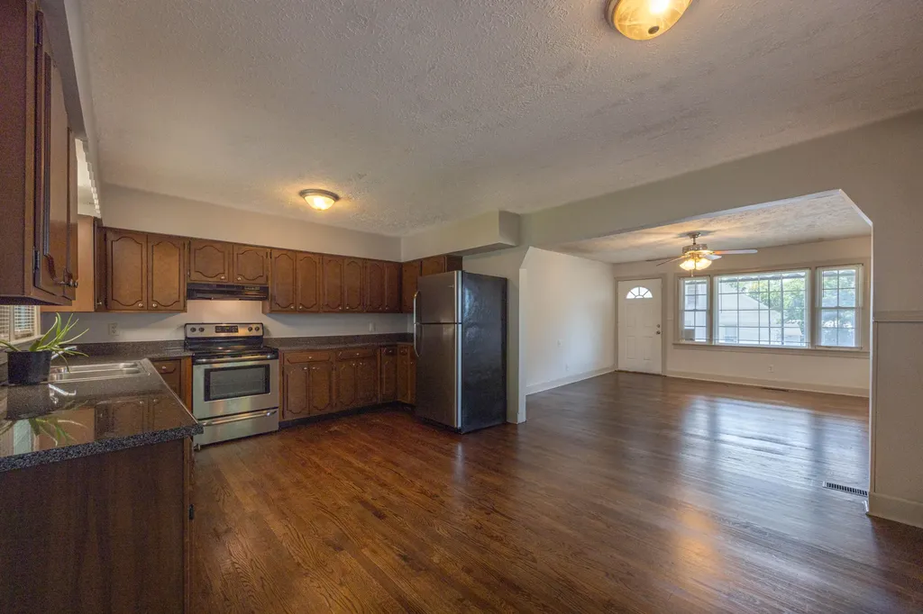 1925 Brent Street Paris KY 40361