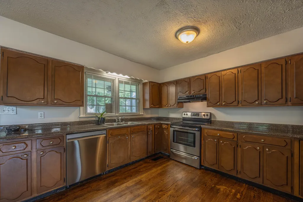 1925 Brent Street Paris KY 40361