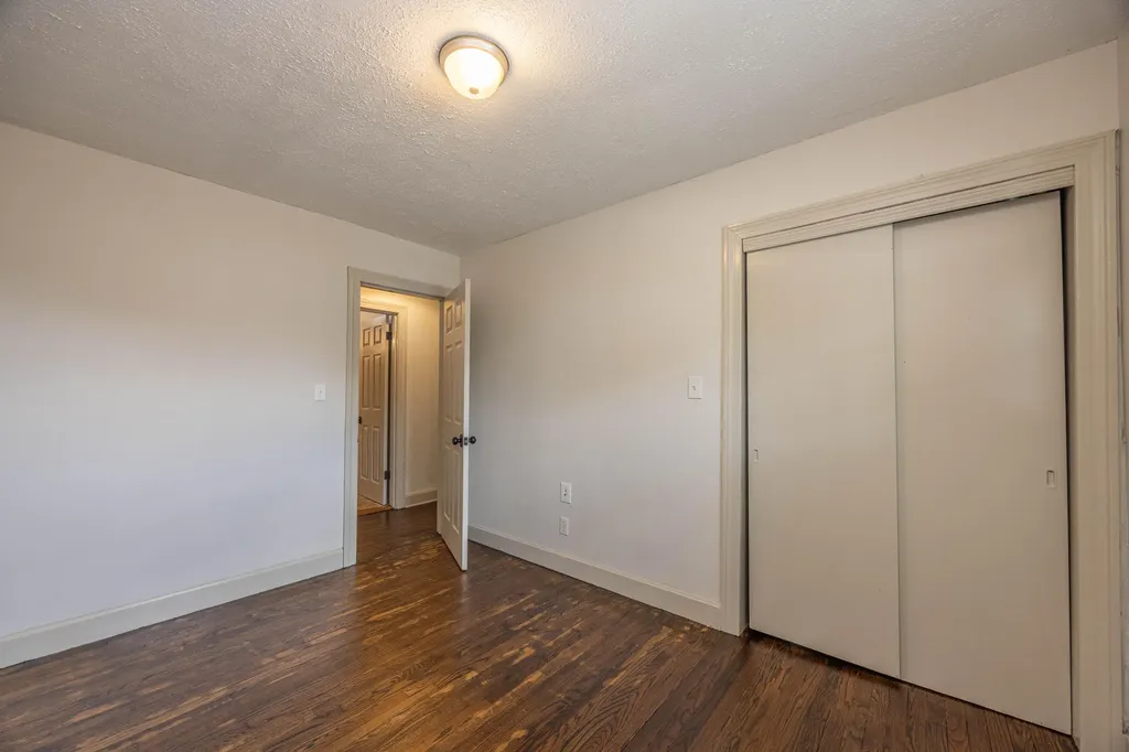 1925 Brent Street Paris KY 40361