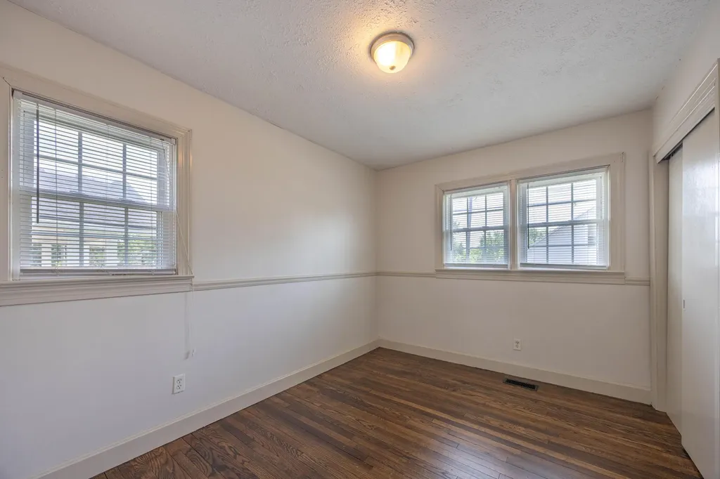 1925 Brent Street Paris KY 40361