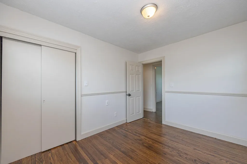 1925 Brent Street Paris KY 40361