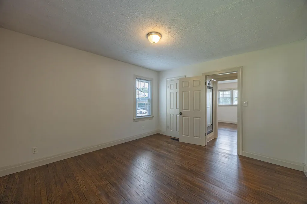 1925 Brent Street Paris KY 40361