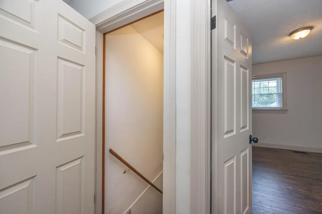 1925 Brent Street Paris KY 40361