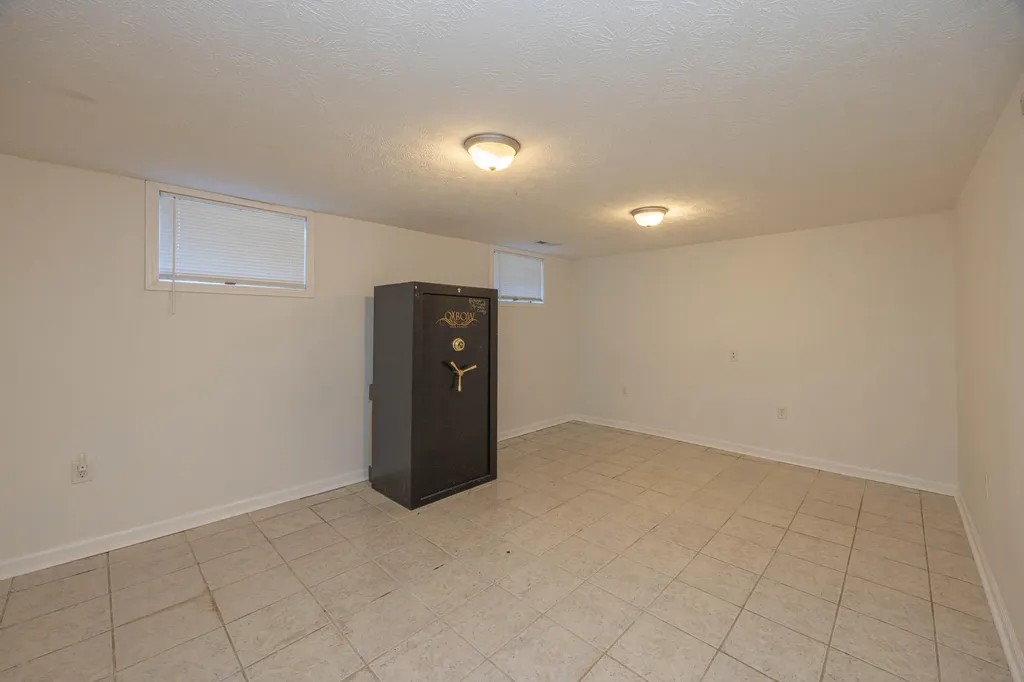 1925 Brent Street Paris KY 40361