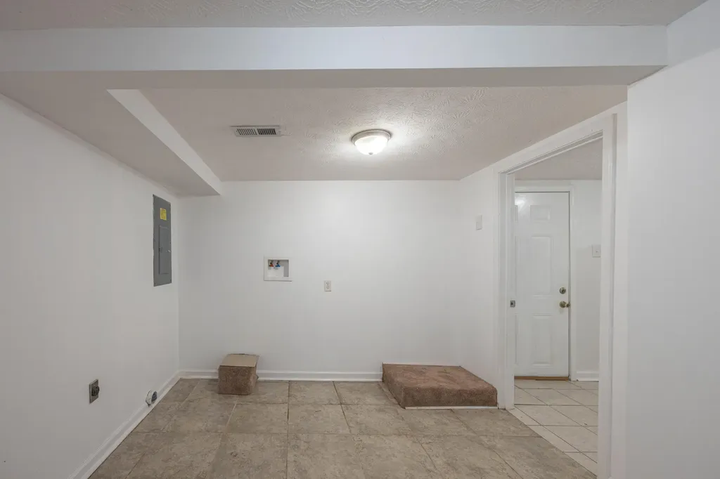 1925 Brent Street Paris KY 40361