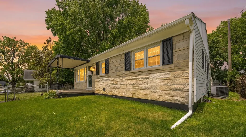 1925 Brent Street Paris KY 40361