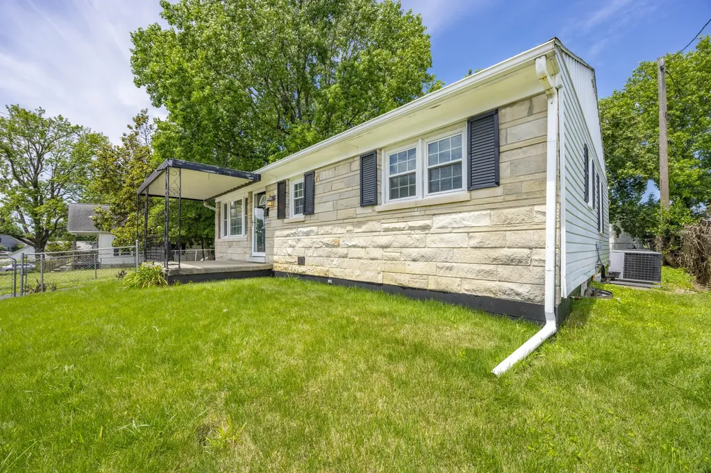 1925 Brent Street Paris KY 40361