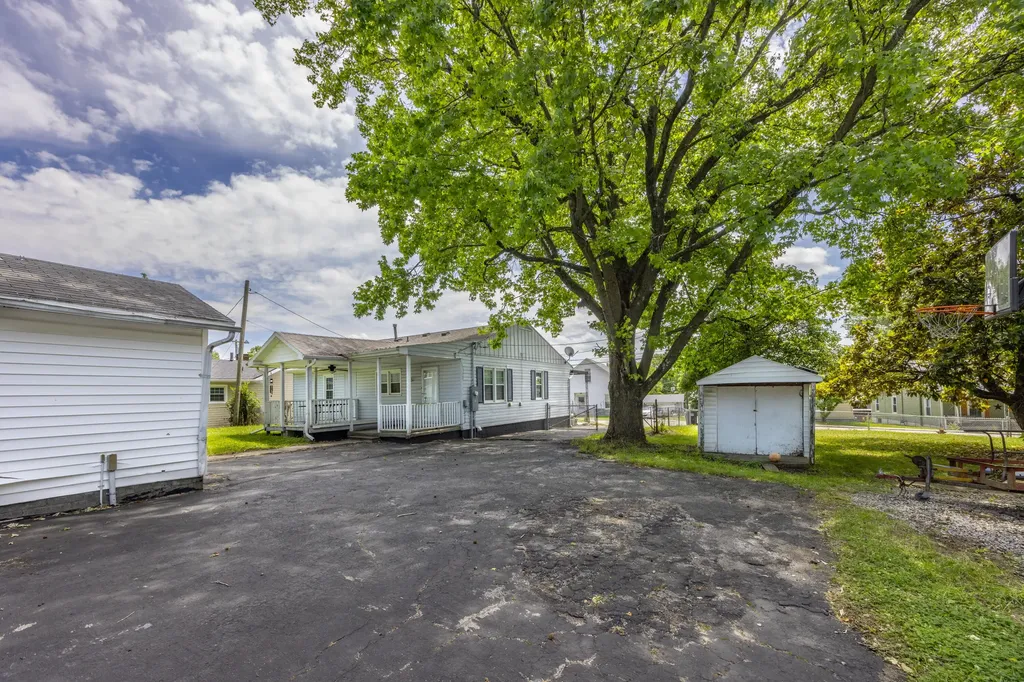 1925 Brent Street Paris KY 40361