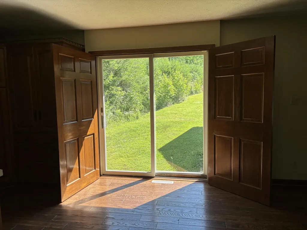 7173 7173 State Highway 223 Flat Lick KY 40935