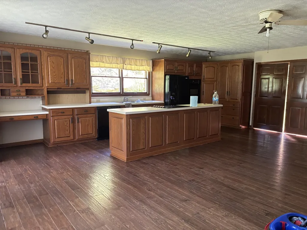 7173 7173 State Highway 223 Flat Lick KY 40935