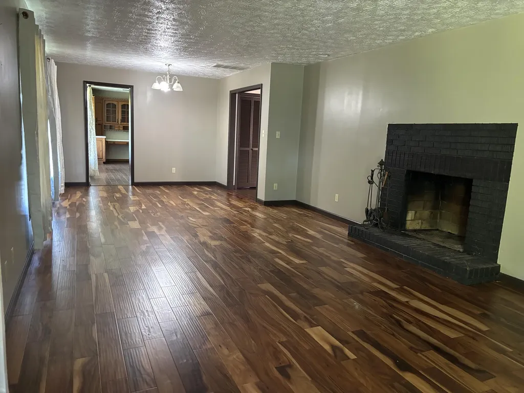 7173 7173 State Highway 223 Flat Lick KY 40935