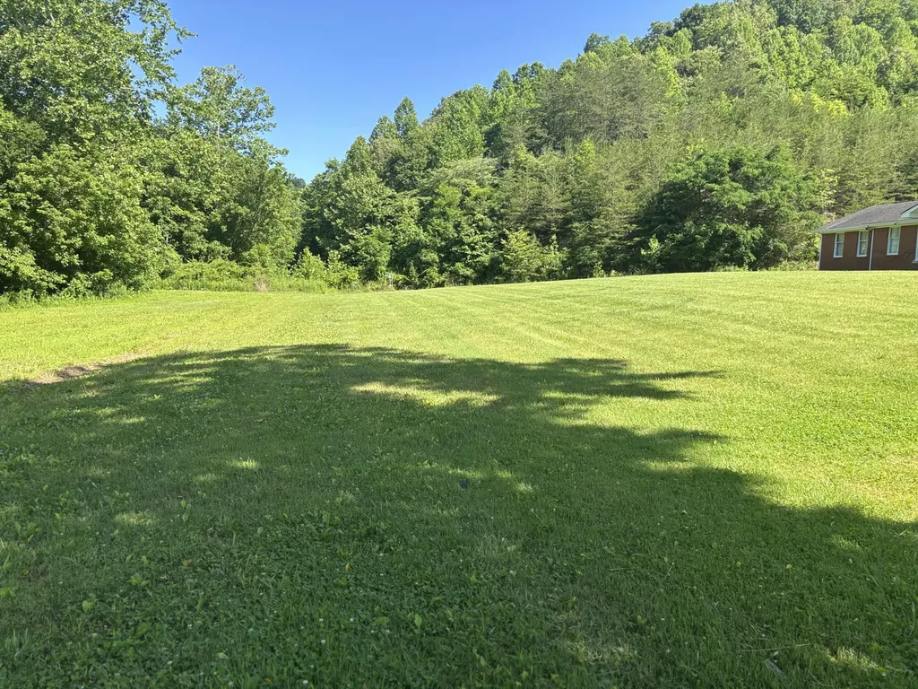 7173 7173 State Highway 223 Flat Lick KY 40935