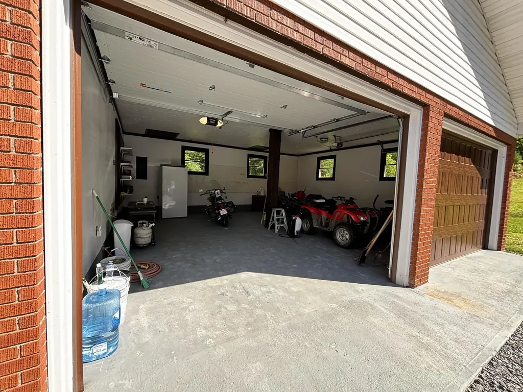 7173 7173 State Highway 223 Flat Lick KY 40935