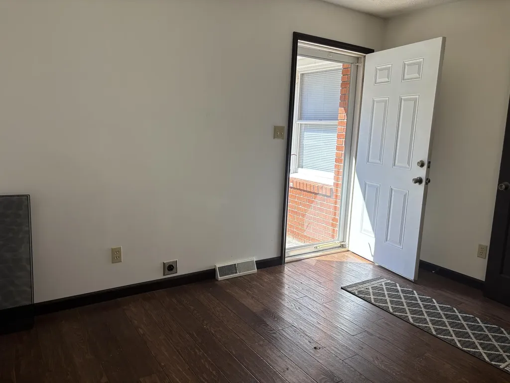 7173 7173 State Highway 223 Flat Lick KY 40935
