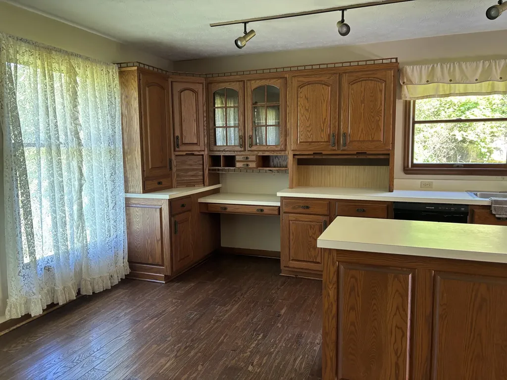 7173 7173 State Highway 223 Flat Lick KY 40935