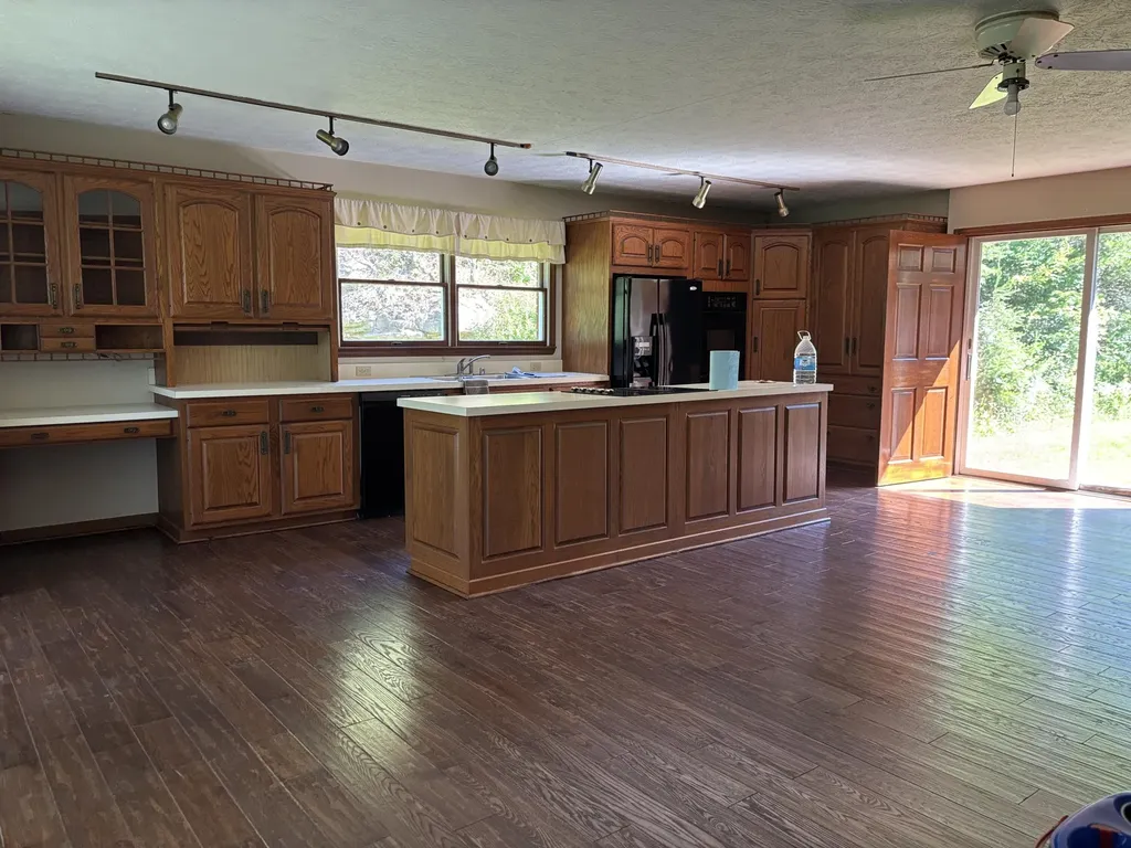 7173 7173 State Highway 223 Flat Lick KY 40935