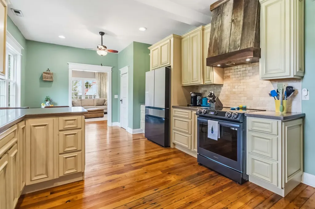 2075 Old Whitley Road London KY 40744