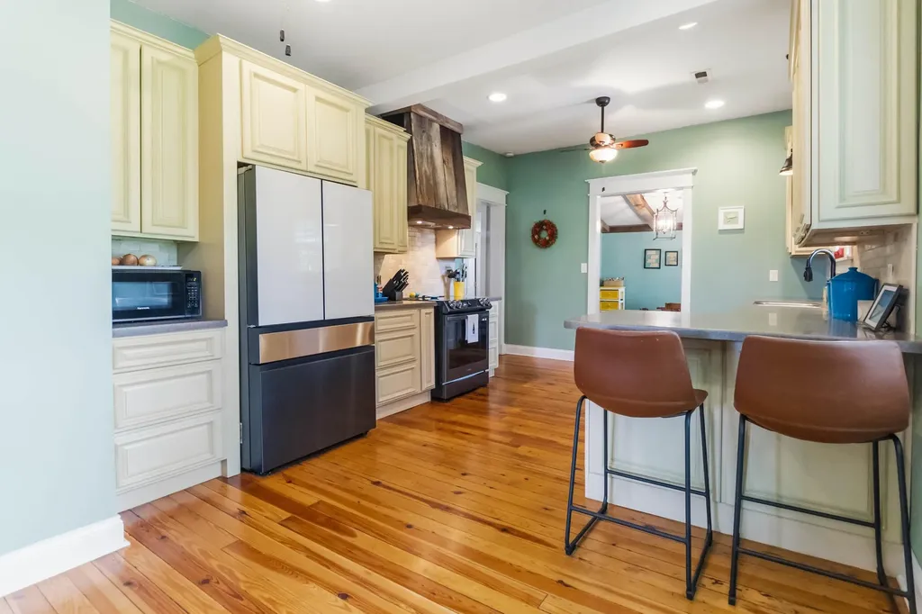 2075 Old Whitley Road London KY 40744