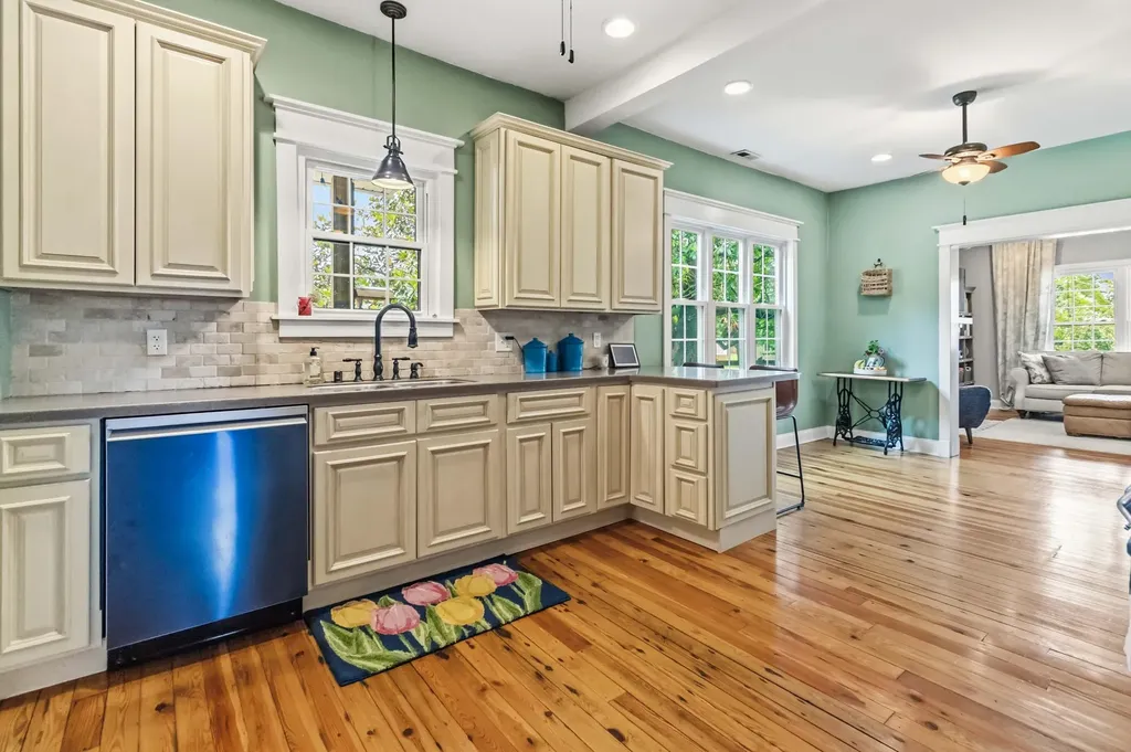 2075 Old Whitley Road London KY 40744