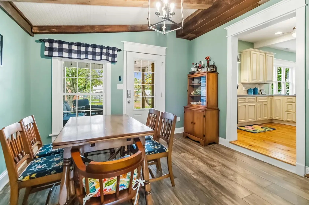 2075 Old Whitley Road London KY 40744