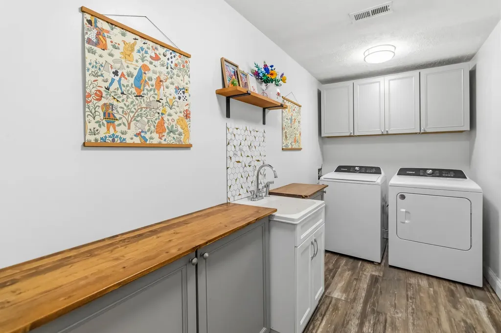 2075 Old Whitley Road London KY 40744