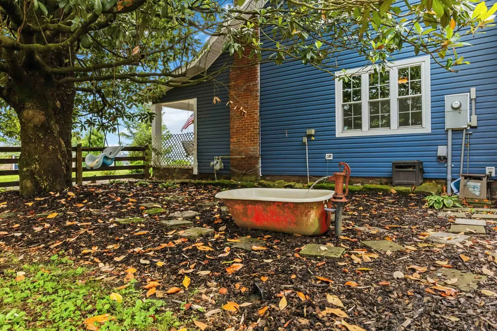 2075 Old Whitley Road London KY 40744