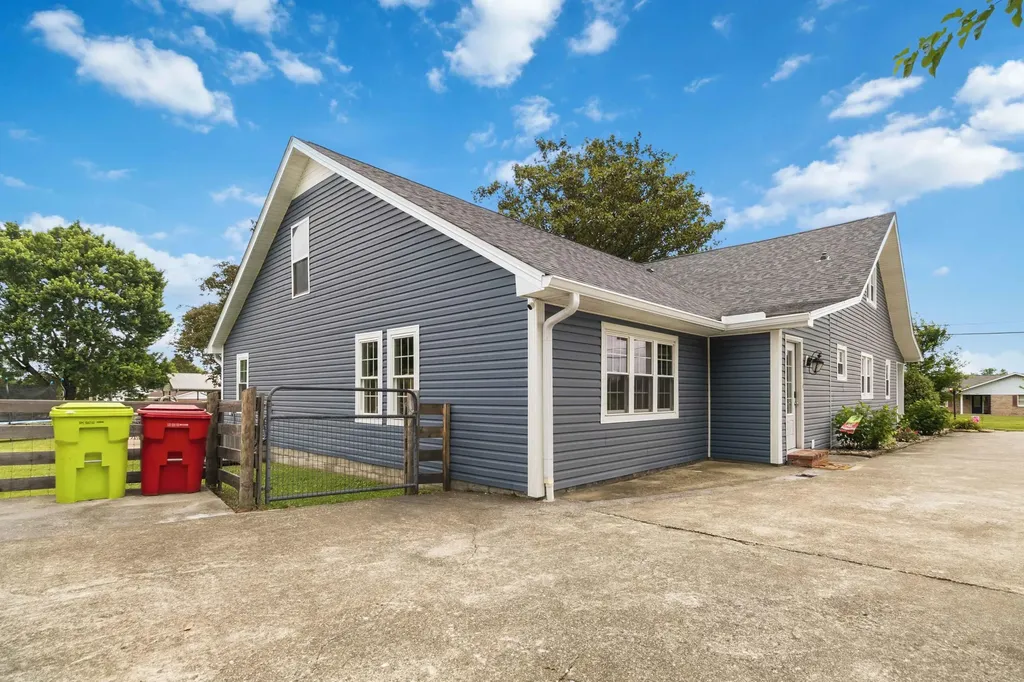 2075 Old Whitley Road London KY 40744