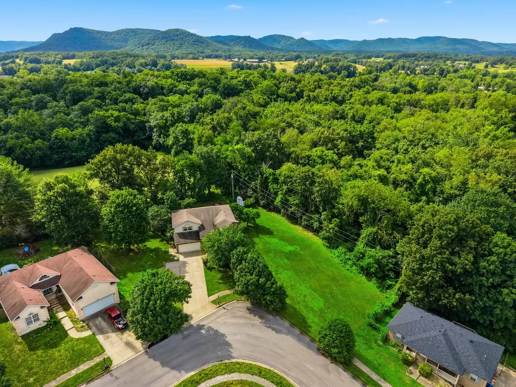 2038 Jd Circle Berea KY 40403