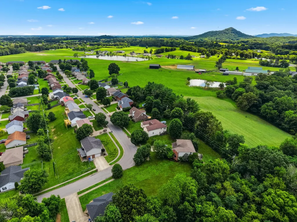 2038 Jd Circle Berea KY 40403
