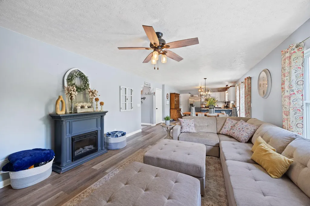 350 Pin Oak Drive Taylorsville KY 40071