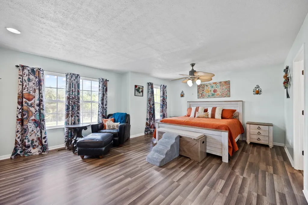 350 Pin Oak Drive Taylorsville KY 40071