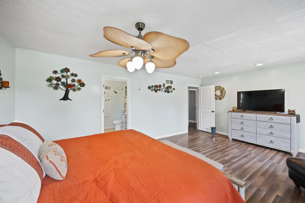 350 Pin Oak Drive Taylorsville KY 40071