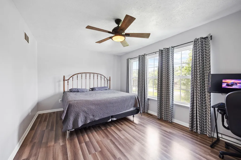 350 Pin Oak Drive Taylorsville KY 40071