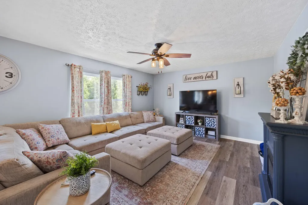 350 Pin Oak Drive Taylorsville KY 40071