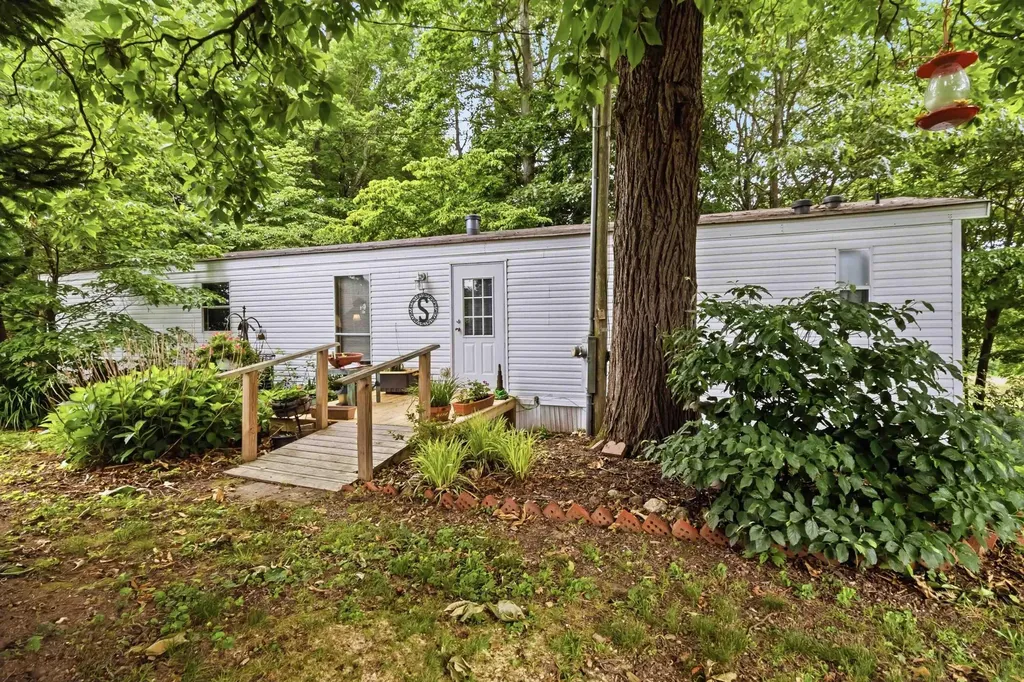 1015 Kentucky 70 Eubank KY 42567