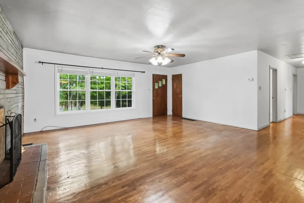 1015 Kentucky 70 Eubank KY 42567