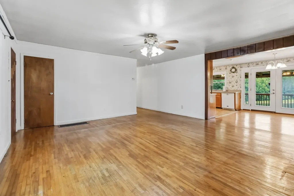 1015 Kentucky 70 Eubank KY 42567