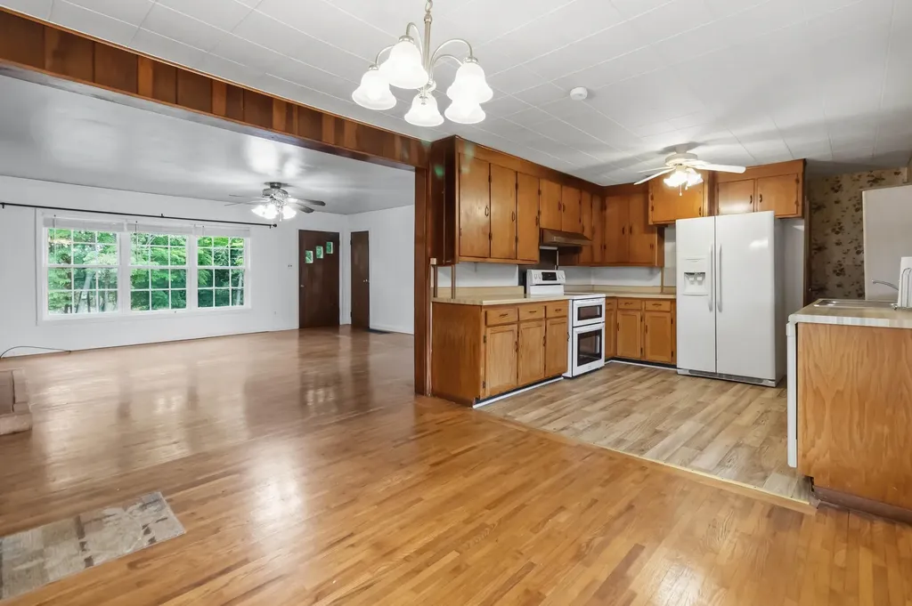 1015 Kentucky 70 Eubank KY 42567